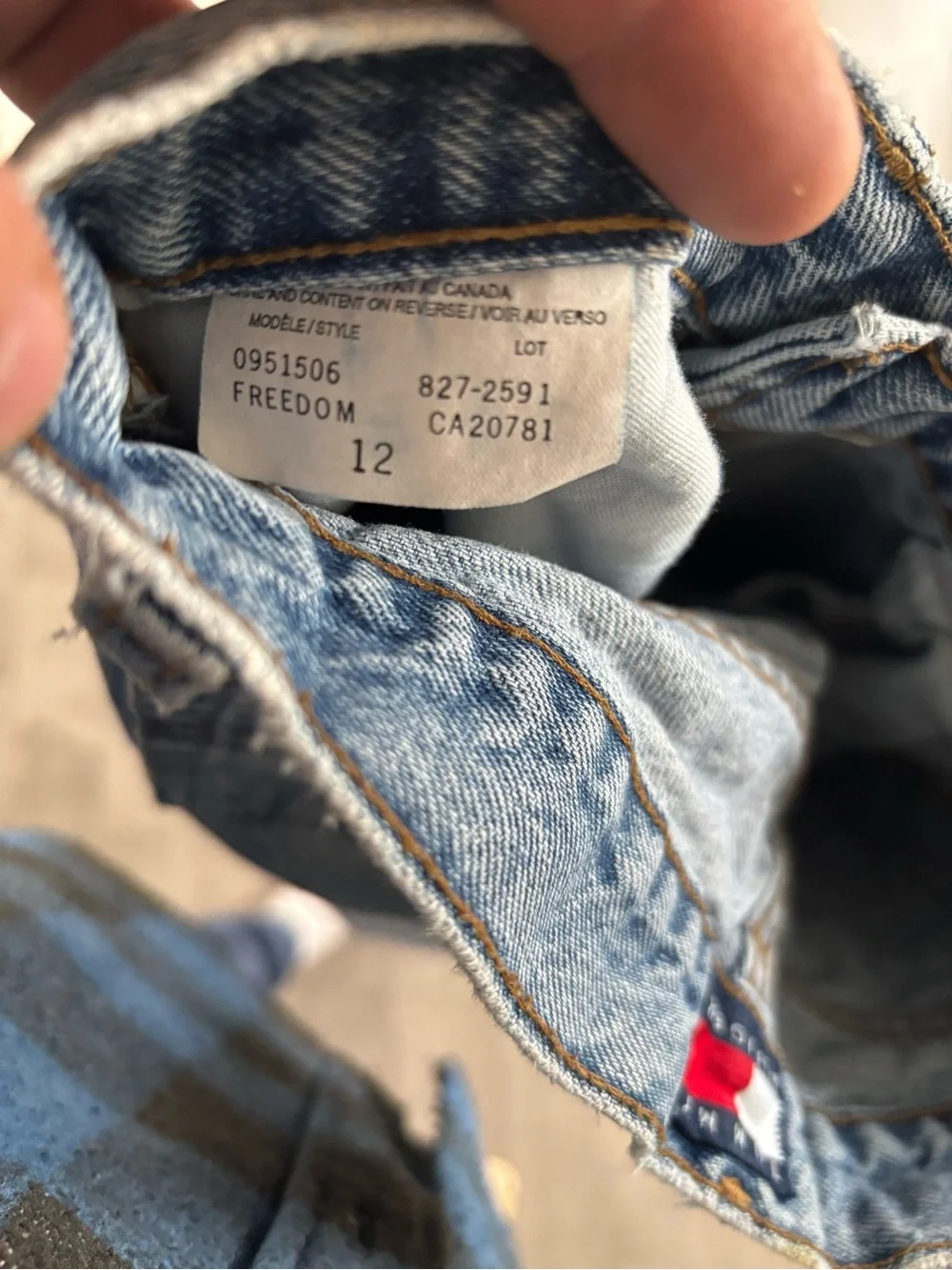 Vintage Tommy Hilfiger High-Rise Light Blue Denim Jeans - Picture 12 of 15